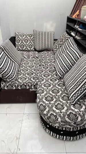 طقم كنب يكفي 6الى8 أشخاص واستعمال نظيف