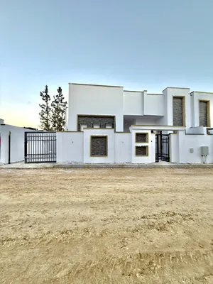 3 Bedrooms . 3 Bathrooms . 165 m22