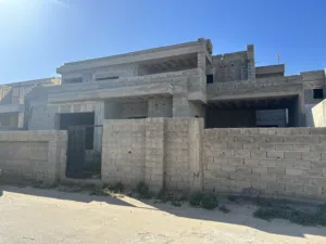 أرض للبيع مقام عليها مبني غير متكامل من دورين