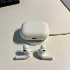 متوفر جميع إصدارات سماعات Apple Airpods الأن افضل النسخ أمريكيه 8 بعزل وبدون عزل متوفر اقراء الوصف