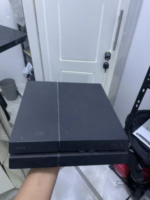 سوني 4 بحاله جيده و يجي معاه يد و قراند 5