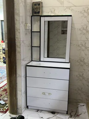 ميز تواليت استعمال قليل جداً