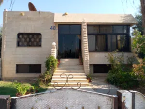 420 m2 More than 6 bedrooms Townhouse for Sale in Madaba Madaba Center