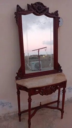 كراسي عددهم 6 ومدخل و 3 معلقات