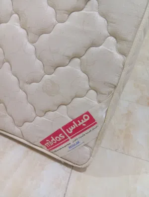 مرتبة طبية بحالة ممتازه