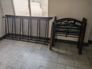 سريرين مفرد بحالة ممتازة: المقاس: العرض 90 سم، الطول 200 سم