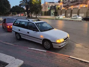 اوبل-استرا-ستيشن-موديل-1998-دهان-شركة-عداد-قليل-سيارة-مميزة