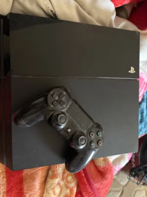 بلاي ستيشن 4 يدين بلاستيشن