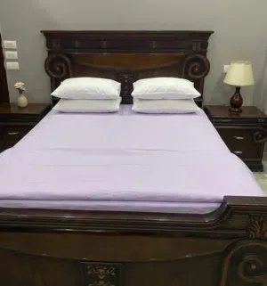 غرفة نوم ماستر خشب زان بحالة جيدة