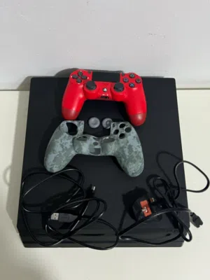 Ps4 Pro-Very Clean With one Controller and All its cables بلايستيشن 4 برو مستعمل استعمال نضيف جدا