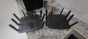 للبيع راوترين من شركة LINKSYS المعروفة بأقل بكثير جدا من نصف السعر