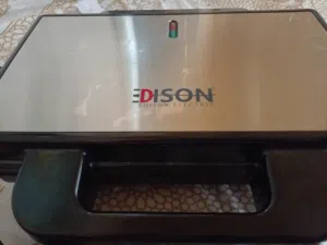 اله صنع الوافل وسخانه الساندويتش