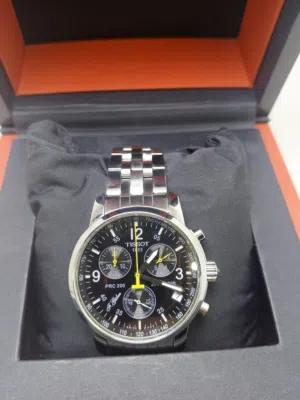 تيسوت (Tissot) طراز PRC 200 للرجال.   Watch Connection   تتميز الساعة بحركة كوارتز سويسرية دقيقة