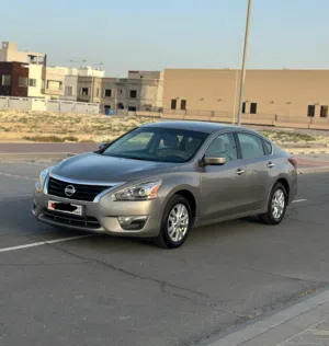 NISSAN ALTIMA 2.5 MODEL 2015 NEAT AND CLEAN CAR