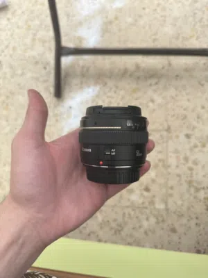 Lens EF 50mm f/1.4 USM مستعملة استعمال خفيف  معها الكرتونة والاغطية
