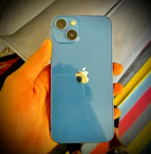 iPhone 13 عادي لون ازرق