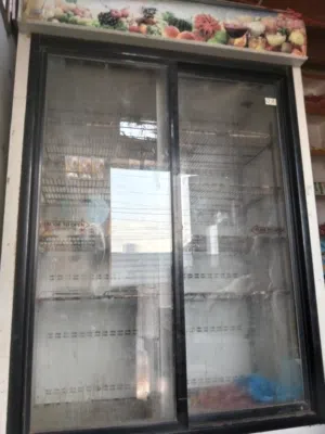 ثلاجة بقالة كبيره باب سحاب للبيع نظيفة