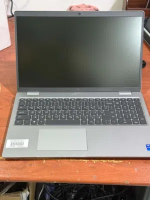 Dell Core i7 11th 8/256ssd  Vga 2 gb  15.6 inch