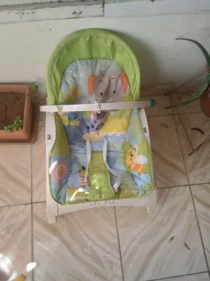 كرسي هزاز للاطفال الرضع