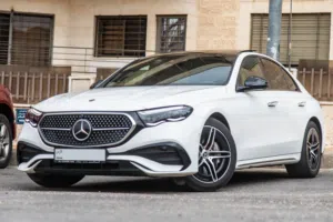 Mercedes E300 2024 Mild hybrid Amg kit Night Package   السيارة بحالة ممتازة جدا و قطعت مسافة 24,000