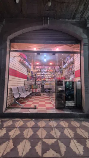 محل إلكترونيات للبيع