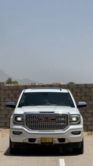 Used GMC Sierra in Al Sharqiya