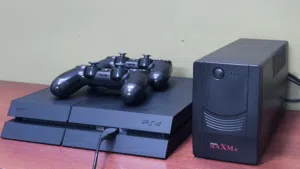 بلاي ستيشن 4 فات PS4 Fat 500GB للبيع النظافة 100% مع جوستك عدد 2 وUPS