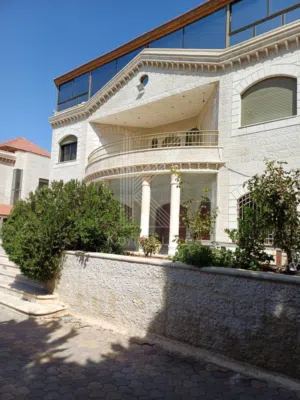 2000 m2 5 Bedrooms Villa for Sale in Amman Tabarboor