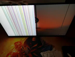 شاشة RAPTOR FHD 180Hz HDR بيهة عطل