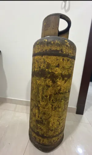 Cylinder and stove