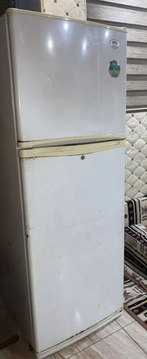 ثلاجة LG شغاله 100%