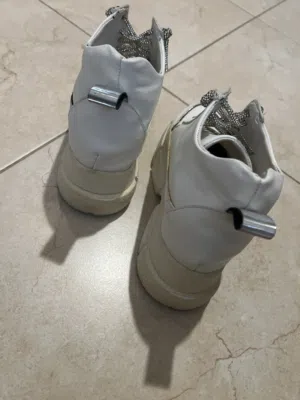 بوط نسائي ابيض