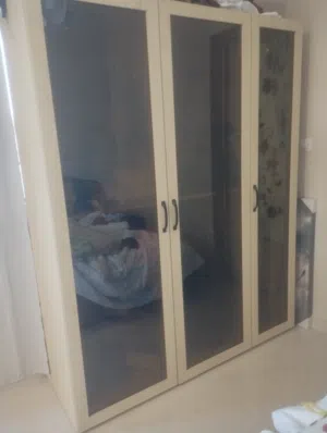 كبت ملابس ابواب زجاج نظيف