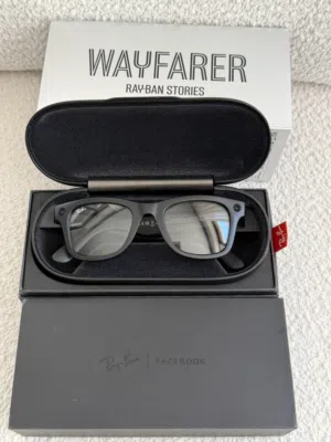 Ray-Ban Stories الأصلية بحالة الوكالة جديد - عدسات متغيرة اللون - مع كامل الملحقات مع العلبة الأصلية