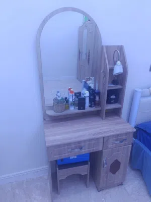 كنتور ثلاث ابواب وميز تواليت