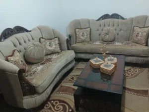 طقم كنب خشب زان  مع الطاولات جميعهم مع السجاد