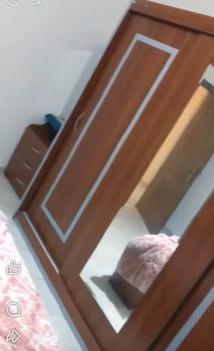 غرفة نوم شبابيه خزانه سحاب لون بني