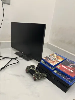 بلايستيشن 4 للبيع مع شاشة 24 بوصة 60 هرتز مع 6 اشرطة وقير واحد شغالين السعر 70 دينار وغير قابل