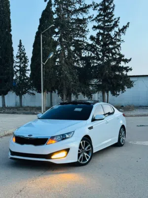 KIA K5 2012 .