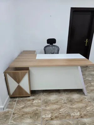 مكاتب إدارية بتصميم عصري ومميز مناسب للغرف الصغيره عدة الوان من لامينيت للأثاث المكتبي