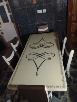 ميز طعام زجاجي