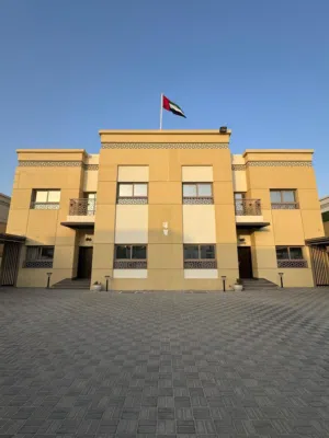 قصر للبيع في اماره الشارقه مشروع جاردن سيتي تملك حر لجميع الجنسيات العربيه مساحه 20 الف قدم مربع