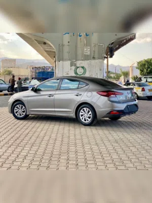 هونداي النترا 2020 امريكي سليم صدمه بضاعه مكرتن رادار وخروج عن المسار ومواصفات فخمه .!*