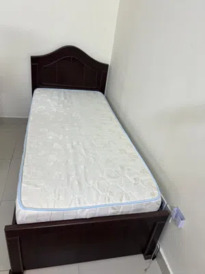 Singles Bed (w mattress)