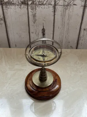 Vintage look compass بوصلة قديمة الشكل