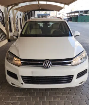فوكس طوارق 2015 V6 نظيفة جدا وارد بهبهاني صبغ وكالة استعمال سيدة