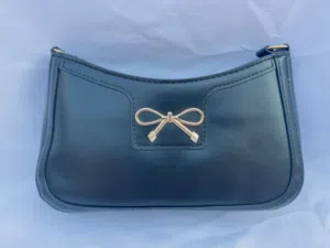 حقيبة سوداء انثوية و كلاسيكية