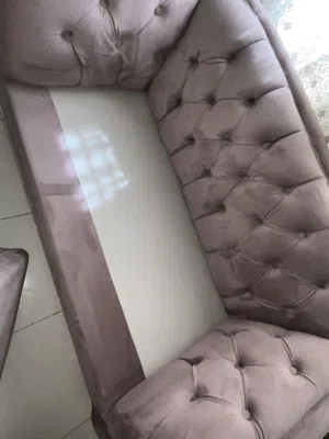 طقم كنب تفصيل (7 مقاعد ) بحالة شبه جديدة