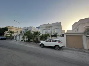 350 m2 5 Bedrooms Townhouse for Sale in Manama Juffair