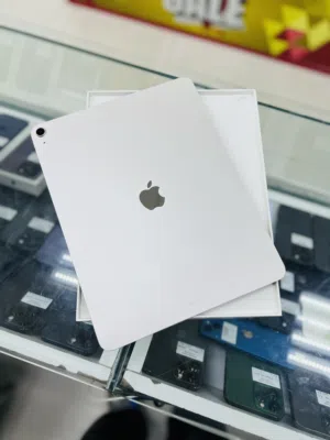 Ipad Air 13 inch 128Gb wifi- with warranty and 100% Battery